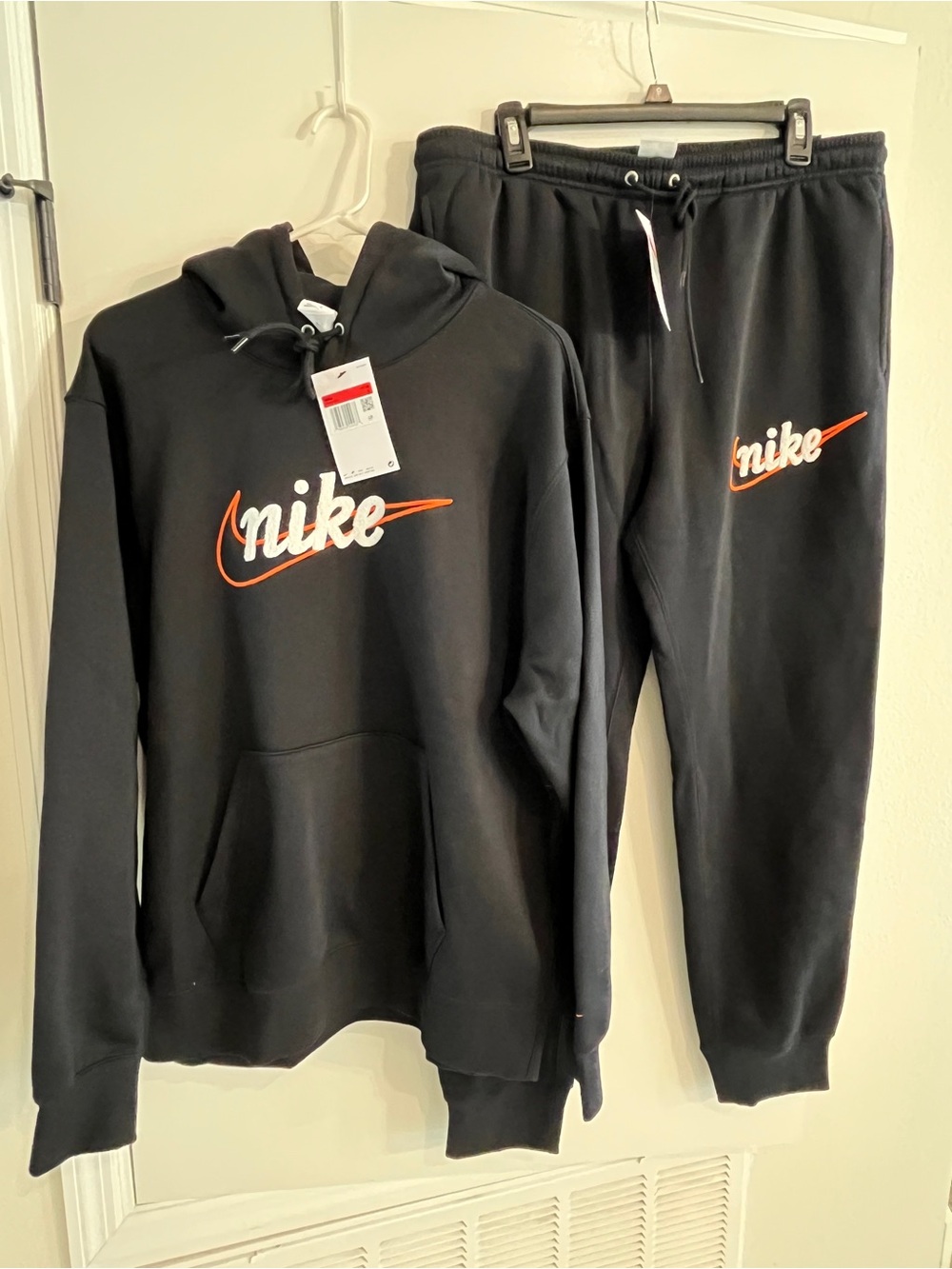 NWT Mens Size Large Nike Club Black Hoodie and Sweatpants Set